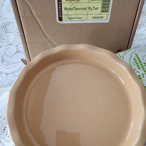 Longaberger pie plate  new in box